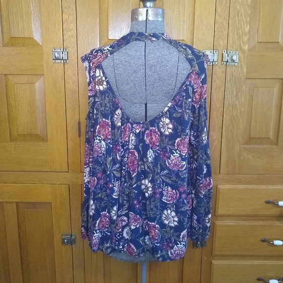 Angie dark floral cold shoulder choker collar tunic top - Picture 6 of 8
